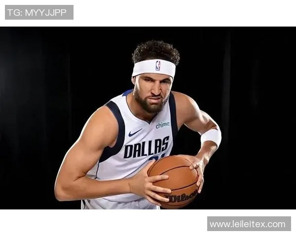 克莱汤普森的篮球传奇之路与勇士队的辉煌成就分析 克莱汤普森的篮球传奇之路与勇士队的辉煌成就分析