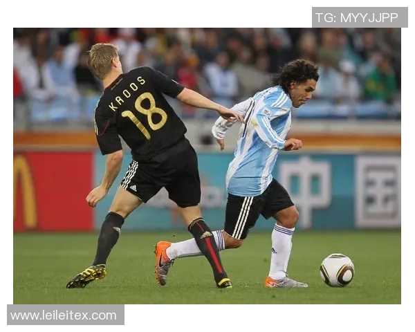 同塔与平福的精彩对决揭示了足球战术的博弈与团队合作的重要性